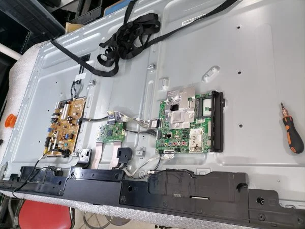 LG 65UJ651V - Image 3